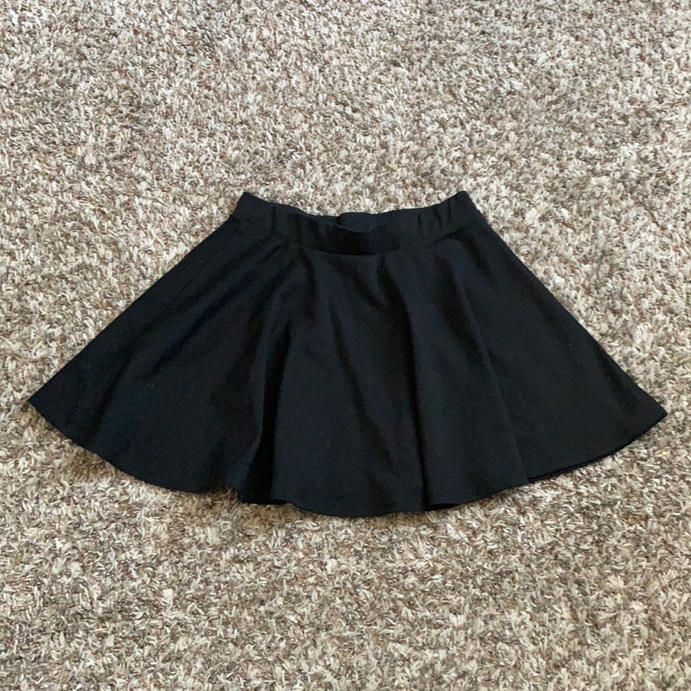 Ambiance Apparel black skirt. Size Medium.
